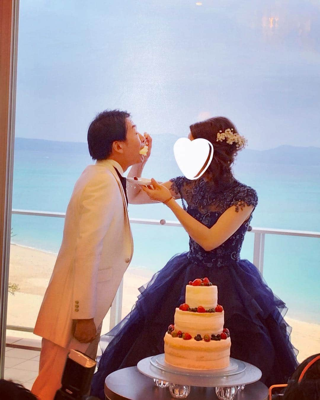 神田うのさんのインスタグラム写真 - (神田うのInstagram)「これで家族の結婚式はおしまいです。まだまだ先ですが次は娘の結婚式になるのかな。 娘も沖縄で結婚式したいとか言っています（笑） #姉弟  #弟#mybrother#新郎#神田伸一郎#ハマカーン#ハマカーン神田#沖縄#okinawa#アイネスヴィラノッツェ沖縄#アイネスヴィラノッツェ#einesvilladinozzeokinawa#素晴らしい#素敵なロケーション#シェーナドゥーノ#scenaduno 私は#かりゆしウェア」3月26日 23時35分 - unokandaofficial