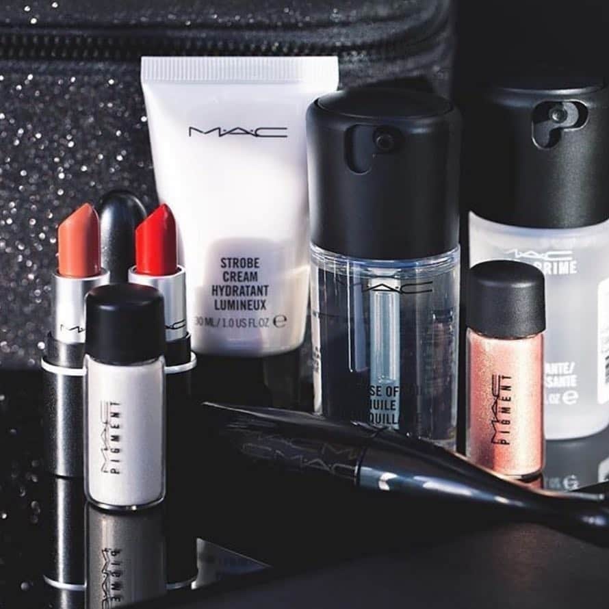 M·A·C Cosmetics Deutschlandさんのインスタグラム写真 - (M·A·C Cosmetics DeutschlandInstagram)「😍 Wer möchte unsere wohl niedlichste Verführung GEWINNEN? 👶  Wir verlosen 5 Pakete unserer MAC Minis! 💄💄💄 So gehts!  1. Like diesen Beitrag 2. Tagge eine/n Freund/in in den Kommentaren 3. Folgt @maccosmeticsdeutschland Foto: @maccosmeticsmiddleeast」3月26日 23時29分 - maccosmeticsgermany
