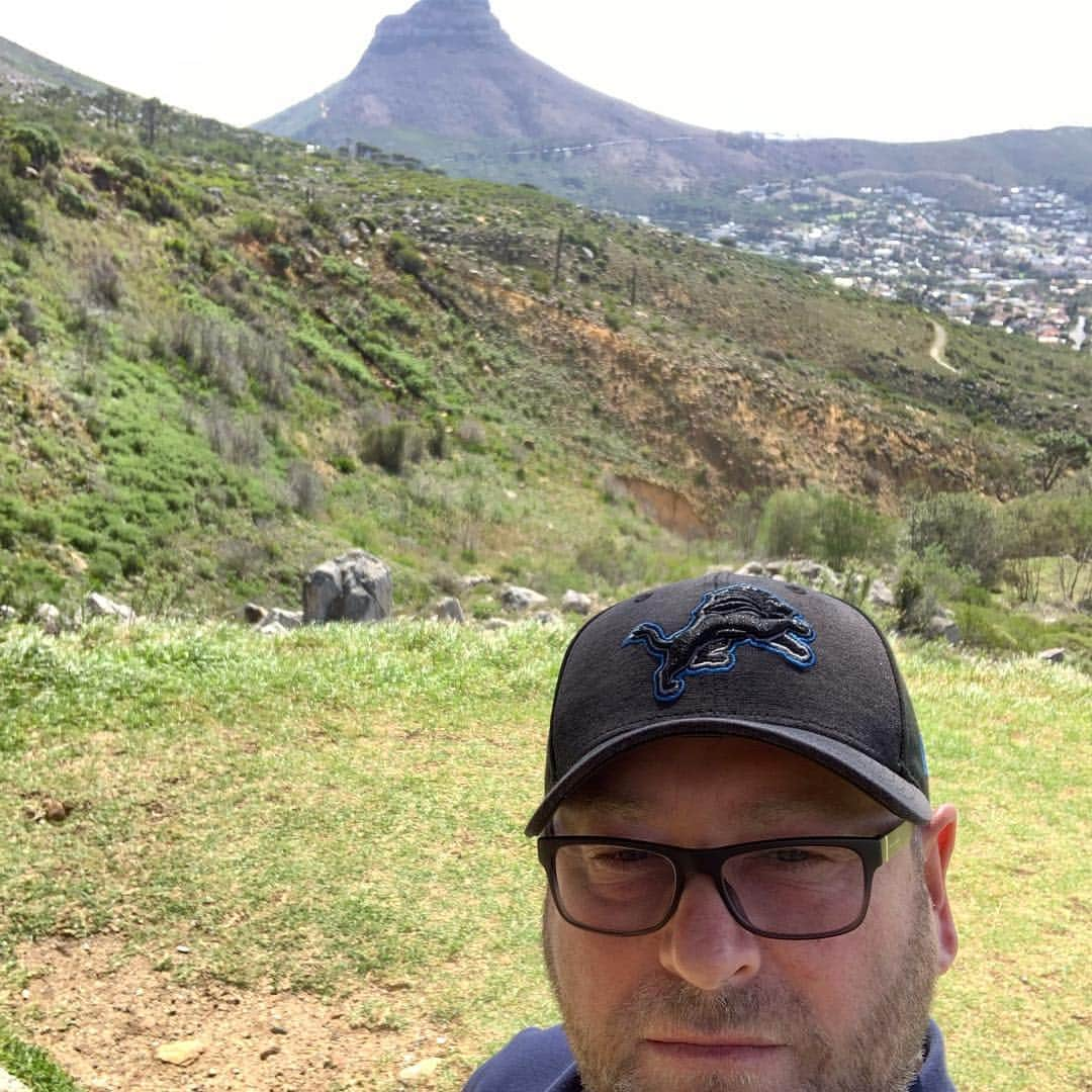 エド・シーランさんのインスタグラム写真 - (エド・シーランInstagram)「I went to read my book up table mountain today and @securitykev took some pictures of me without me knowing, so here they are」3月26日 23時30分 - teddysphotos