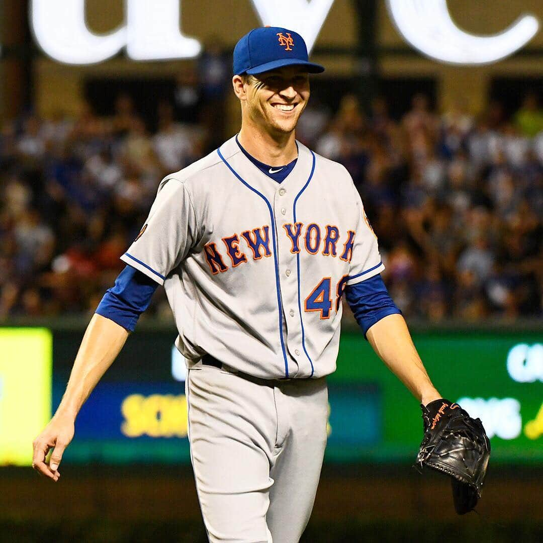 MLBさんのインスタグラム写真 - (MLBInstagram)「Smile, @Mets fans! Jacob deGrom reportedly agrees to 5-year, $137.5 million extension, per Ken Rosenthal.」3月26日 23時31分 - mlb