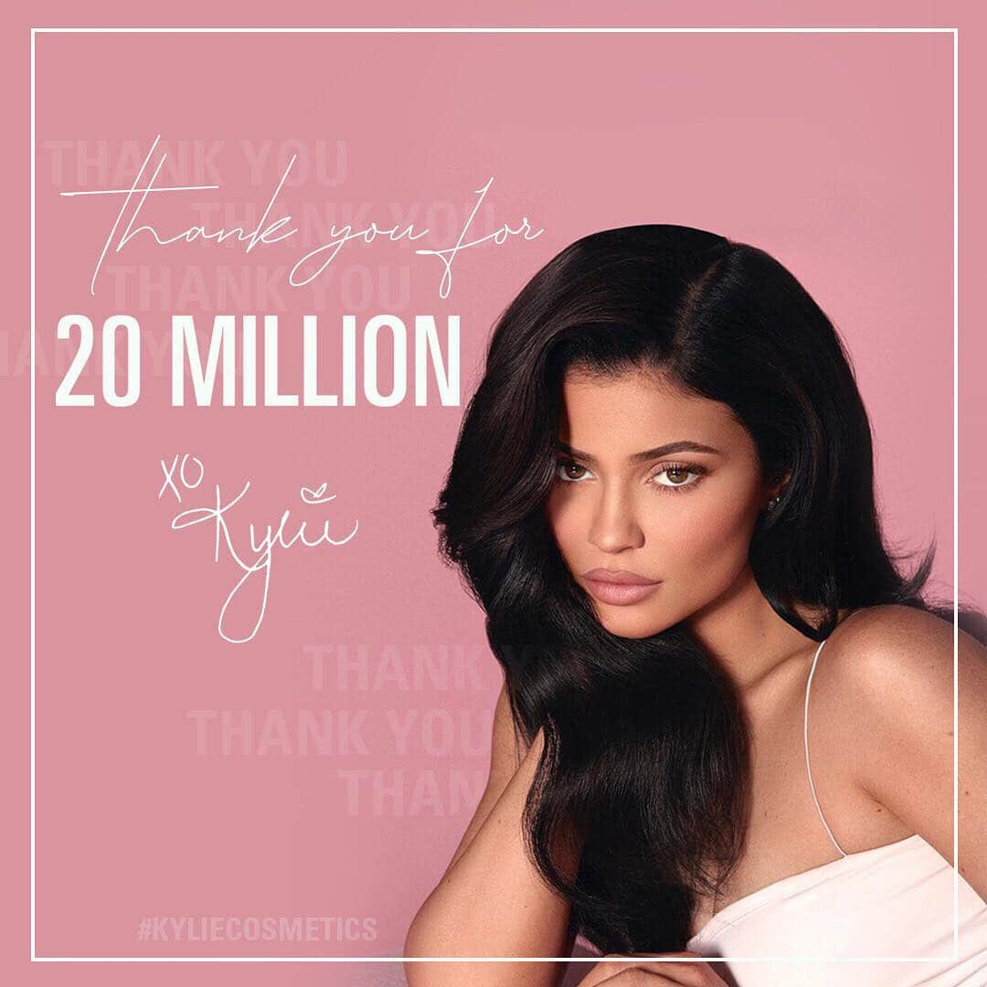 Kylie Cosmeticsさんのインスタグラム写真 - (Kylie CosmeticsInstagram)「Eternally grateful for your love and support! 💕 Thank you for 20 Million Kylie Cosmetics family! Excited for all the amazing things to come this year! 😉✨🔜」3月27日 5時00分 - kyliecosmetics