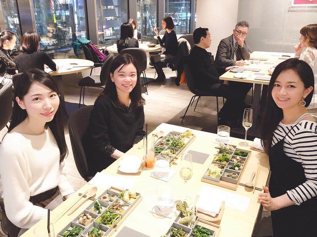 岡田ひとみ（ねんドル）さんのインスタグラム写真 - (岡田ひとみ（ねんドル）Instagram)「we will always be comrades #assistants #catchup #dinner #ginza  学生アシスタントが卒業していくこの季節、毎年寂しいけれど、次は友達。」3月26日 23時43分 - hitomi_nendol