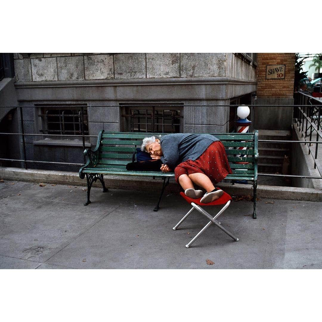 スティーブ・マカリーさんのインスタグラム写真 - (スティーブ・マカリーInstagram)「First image: Couple in Washington Square Park, New York City, #NewYork, 2017.  Second Image: Shalimar Bagh park, #Srinagar, #Kashmir, 1998. Third image: Soldiers in #Mandalay, #Myanmar, 1994.  Fourth image: Movie extra at Paramount Studios, Sunset Boulevard, Los Angeles, #California, 1991.  Fifth image: Man sleeping after a nightshift, #Accra, #Ghana, 2017.」3月26日 23時40分 - stevemccurryofficial