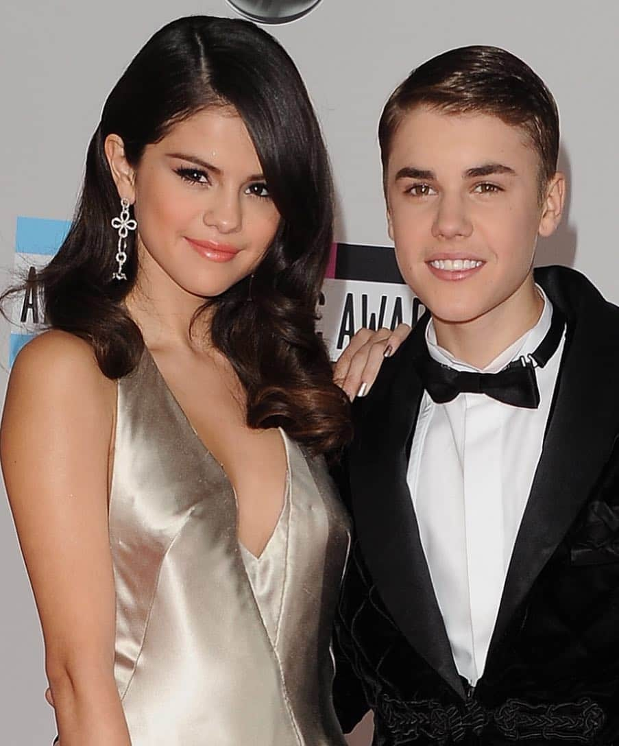 Just Jaredさんのインスタグラム写真 - (Just JaredInstagram)「@justinbieber just issued a lengthy statement defending his marriage to @haileybieber where he mentioned @selenagomez several times. Click the LINK IN BIO to see.  #JustinBieber #HaileyBieber #SelenaGomez Photo: Getty Images」3月26日 23時41分 - justjared