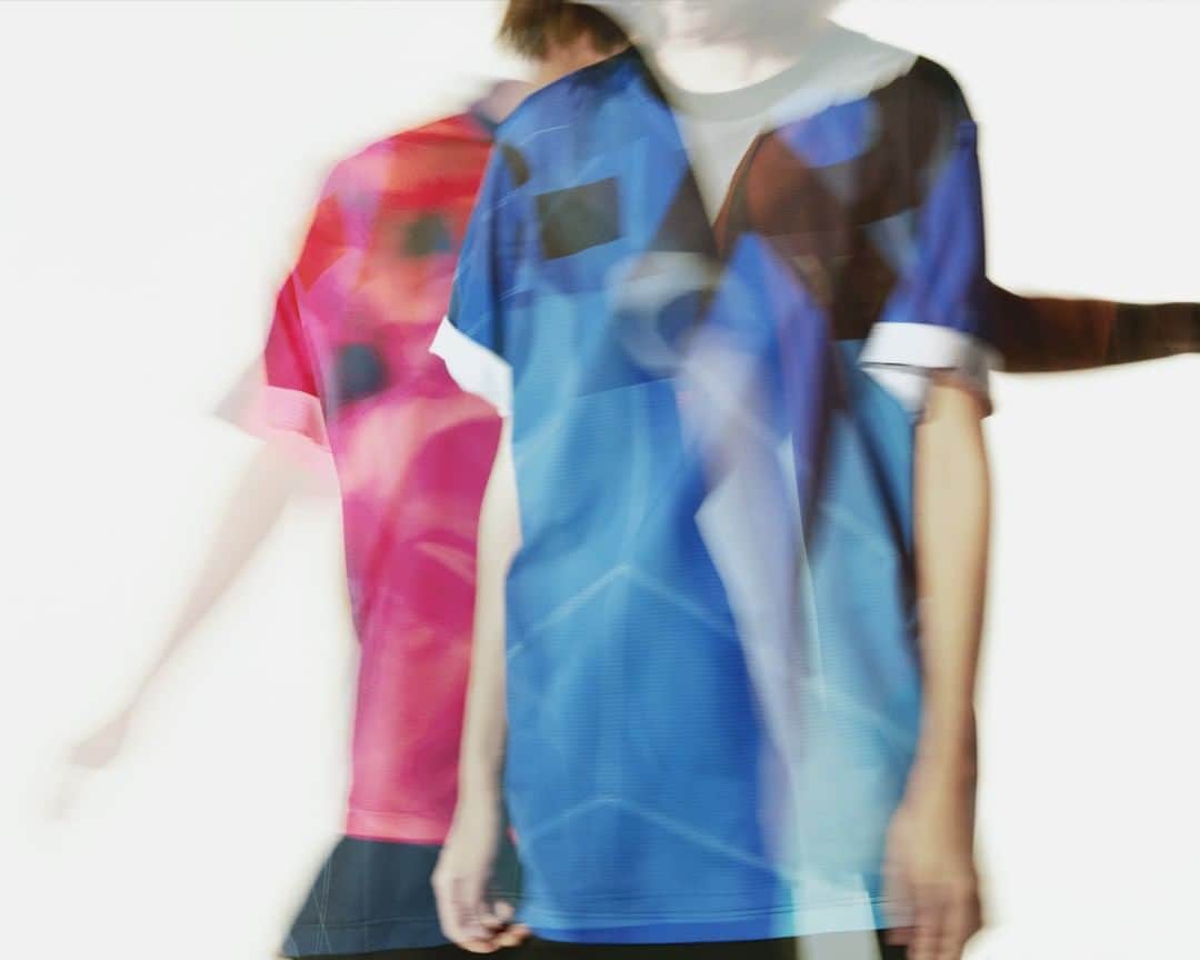 ワイスリーのインスタグラム：「Y-3 Football Shirt. Y-3 Spring Summer 2019. 📷: @benmorrisphoto --- #adidas #Y3 #YohjiYamamoto Discover the collection at Y-3.com」