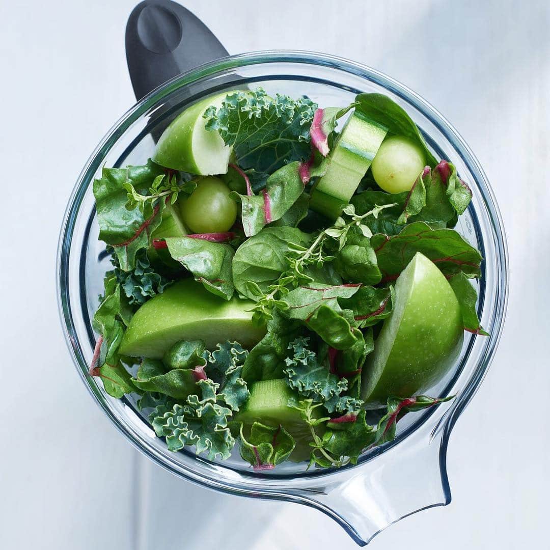 Vitamix Global Headquarters Real foodさんのインスタグラム写真 - (Vitamix Global Headquarters Real foodInstagram)「Using ONLY emojis, tell us what's in your #smoothie right now! 🍏🥬🥒💧🍇 #MyVitamix」3月27日 0時02分 - vitamix
