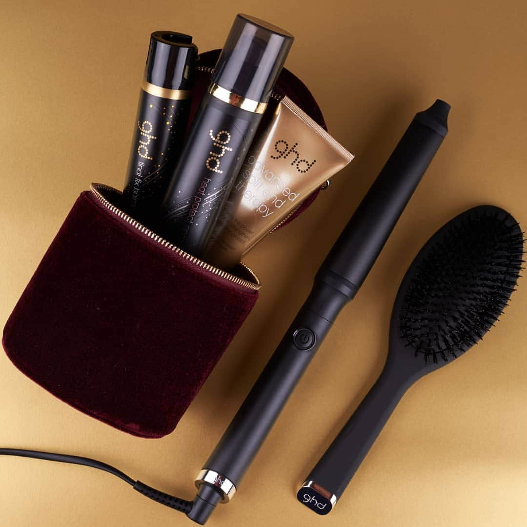 ghd hairさんのインスタグラム写真 - (ghd hairInstagram)「Want luxurious curls that turn heads? It HAS to be the #ghdcreativecurlwand ✨❤️ FREE oval dressing brush when you use the code GHDMUM at checkout 👆✨ #ghdhair #goodhairday #hairessentials #hairgoals #mothersdayideas」3月27日 0時06分 - ghdhair