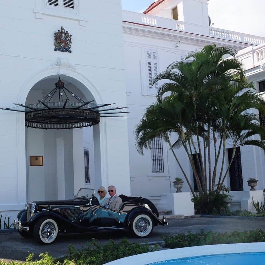 クラレンス邸さんのインスタグラム写真 - (クラレンス邸Instagram)「The Prince of Wales and The Duchess of Cornwall leave the British Ambassador’s Residence in a 1953 MG TD - Their Royal Highnesses are attending a British classic cars and motorbikes event in Havana.  #RoyalVisitCuba」3月27日 0時13分 - clarencehouse