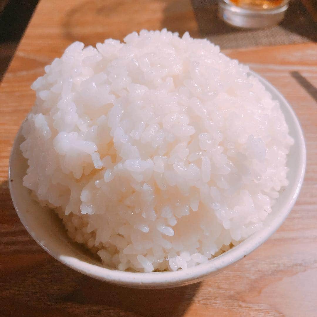 休日課長さんのインスタグラム写真 - (休日課長Instagram)「‪その健やかなるときも、病めるときも、喜びのときも、 悲しみのときも、富めるときも、貧しいときも、 米を愛し、米を敬い、米を慰め、米を助け、米の命ある限り、 真心を尽くすことを誓いますか。 ‬ ‪誓います。‬ ‪俺のお嫁は、米だ。‬」3月27日 0時17分 - kyujitsu_kacho