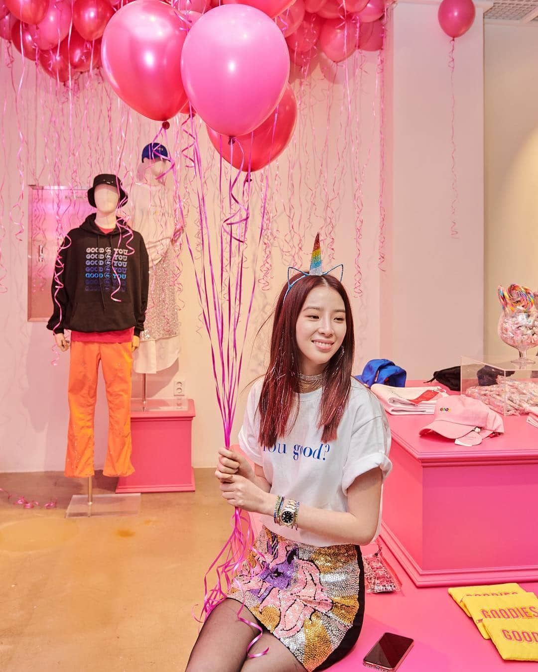 アイリーン・キムさんのインスタグラム写真 - (アイリーン・キムInstagram)「LIVING IN MY DREAM WORLD!🦄💖 Thank you everyone who came out to celebrate our first @ireneisgoodlabel pop-up at @beaker_hannam! I feel very blessed to be doing what I love and I hope you guys remember to keep on dreaming😍 Special thanks to @beaker_store for creating the beautiful space, @remicone for the adorable treats, and @photomatic_seoul for the sick photobooth 🙏🏻🌈 Our pop-up will be held through April 4th so make sure to stop by and shop our exclusive goodies😘  #ireneisgoodlabel #goodforyou #beakerisgood」3月27日 0時18分 - ireneisgood