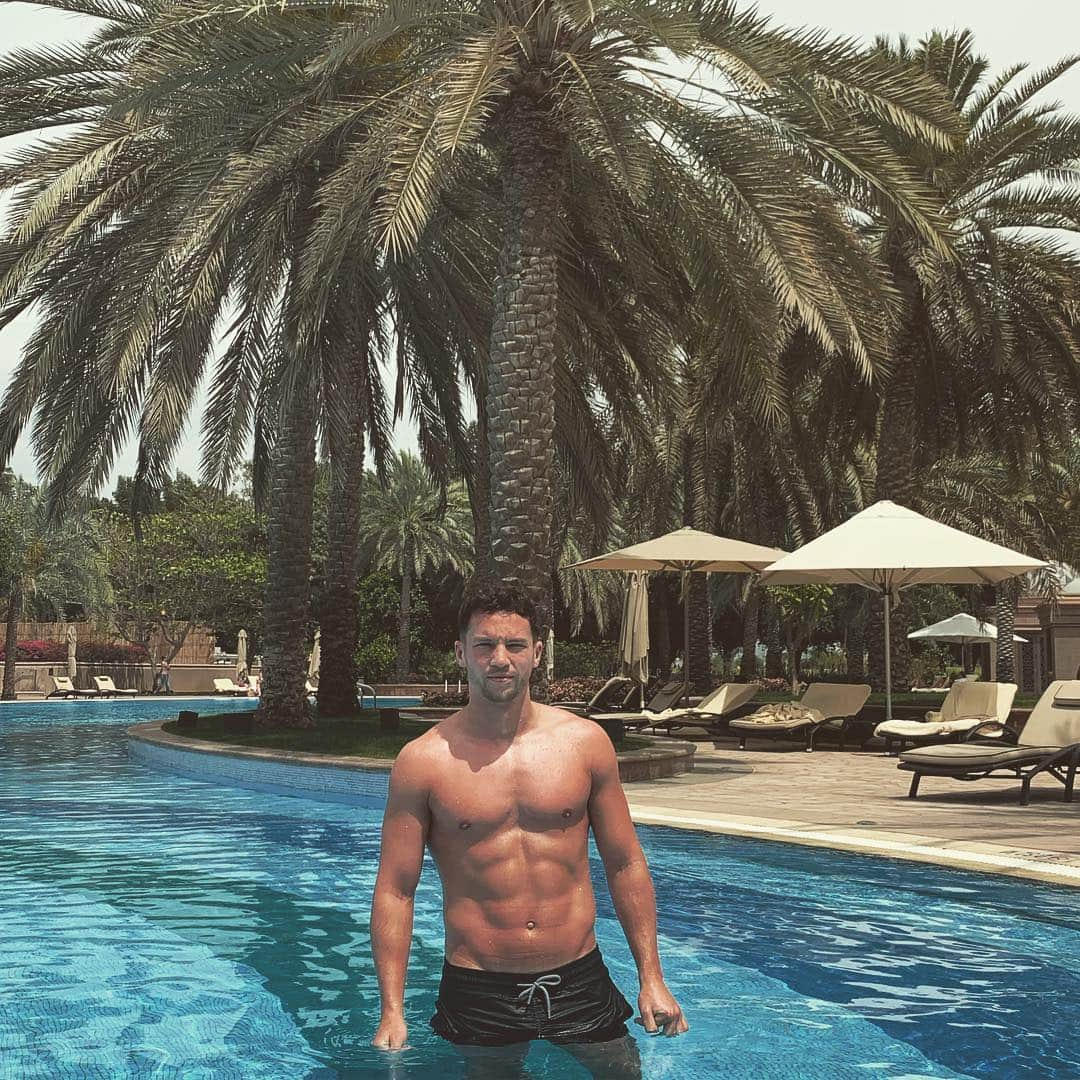 ダニー・ドリンクウォーターさんのインスタグラム写真 - (ダニー・ドリンクウォーターInstagram)「🏝☀️ love a bit of vit d!! time to hit the gym n carry on working hard 💪🏼 summers round the corner 🤙🏼 ✈️」3月27日 0時26分 - dannydrinkwater