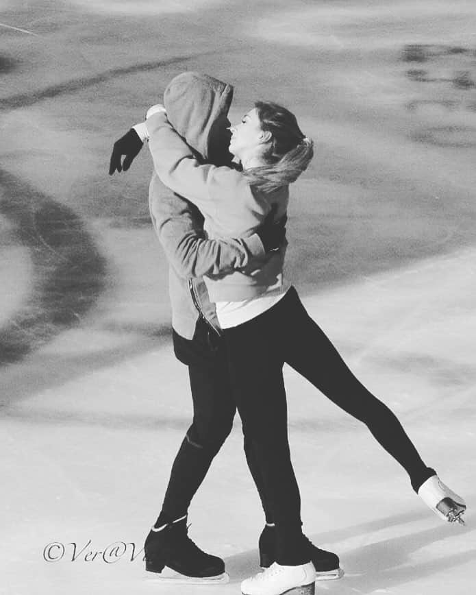 ニキータ・カツァラポフのインスタグラム：「Намного больше чем моя половинка 🌍 @victoria_sinitsina」