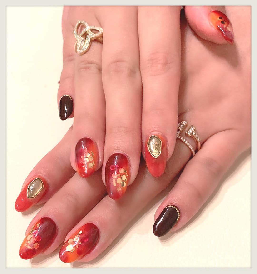 のインスタグラム：「2019.03.27 🆕💅。 #tomocanail #シェルネイル#nailart #ネイルアート#ストーンネイル」