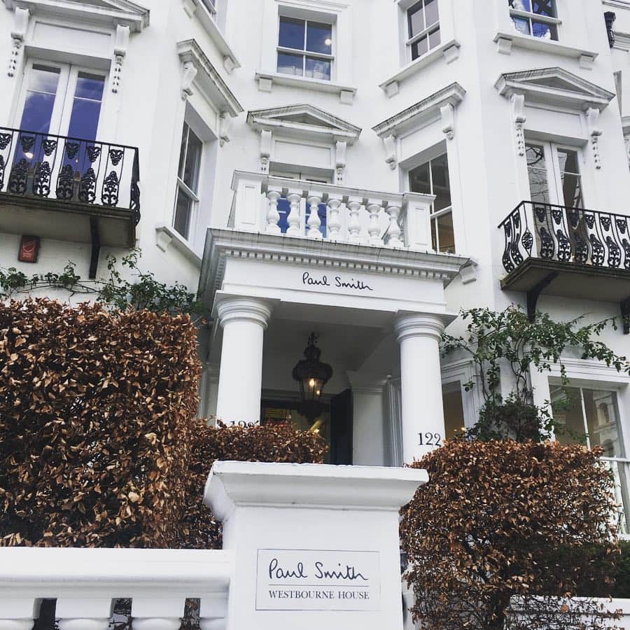 今村沙緒里のインスタグラム：「Paul Smith in London🇬🇧 ノッティングヒルのアトリエ。 真っ白な建物！ 洋服も、建築も、 窓に映った空もステキでした。 ロックでクラシックで好き★ ・ at Notting Hill🇬🇧 Paul Smith white atelier. Rock & Traditional Classic style❤︎ ・ #london #fashion #paulsmith #nottinghill #architecture #sky #art #love #런던 #패션 #아름다운 #ロンドン #ノッティングヒル #ポールスミス #アトリエ #建築 #ロック #クラシック #遊び心」