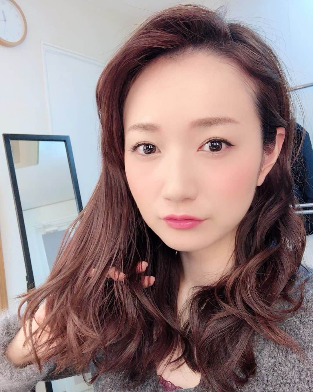 松原江里佳さんのインスタグラム写真 - (松原江里佳Instagram)「❤️ 日本テレビ「news every.」 今日の18時15分〜特集コーナーに出演します♡ 連日ですが どうぞよろしくお願いします🥺 ✨ このスタジオでは初めての収録〜🎥 久しぶりにでこだし。メイク濃いめ💄 ✨ #news #newsevery #リポーター  #でこ #フリーアナウンサー #スターダスト #美容 #メイク #コスメ #ヘアースタイル」3月27日 0時34分 - erika_matsubara