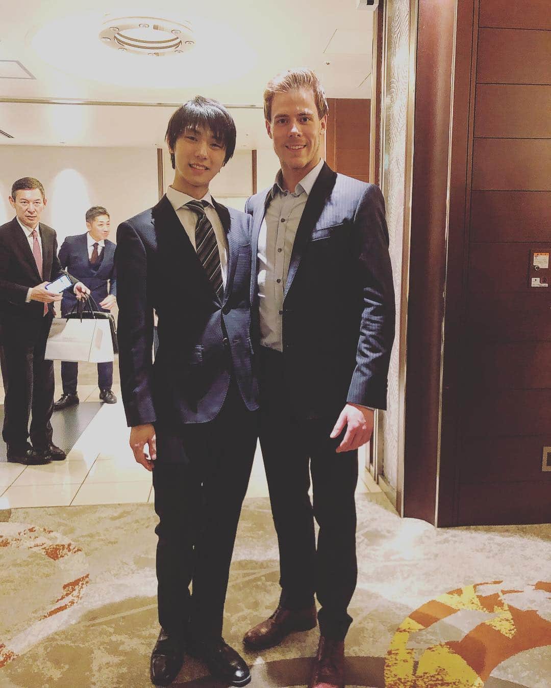 ニキータ・カツァラポフのインスタグラム：「The King 👑」