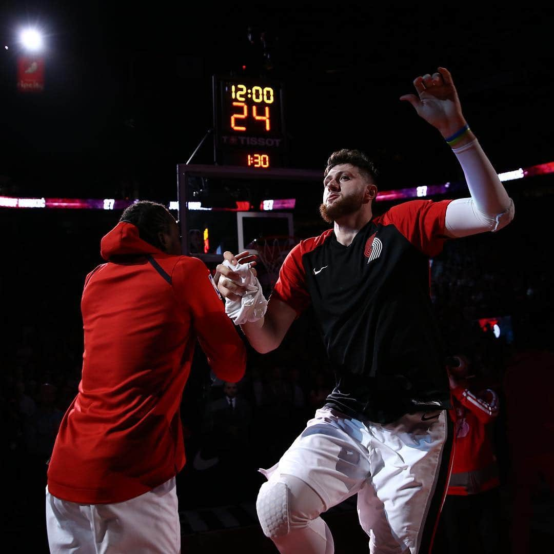 セス・カリーさんのインスタグラム写真 - (セス・カリーInstagram)「🙏🏽 @bosnianbeast27 🙏🏽 Get well and come back stronger than before big fella!」3月27日 0時53分 - sdotcurry