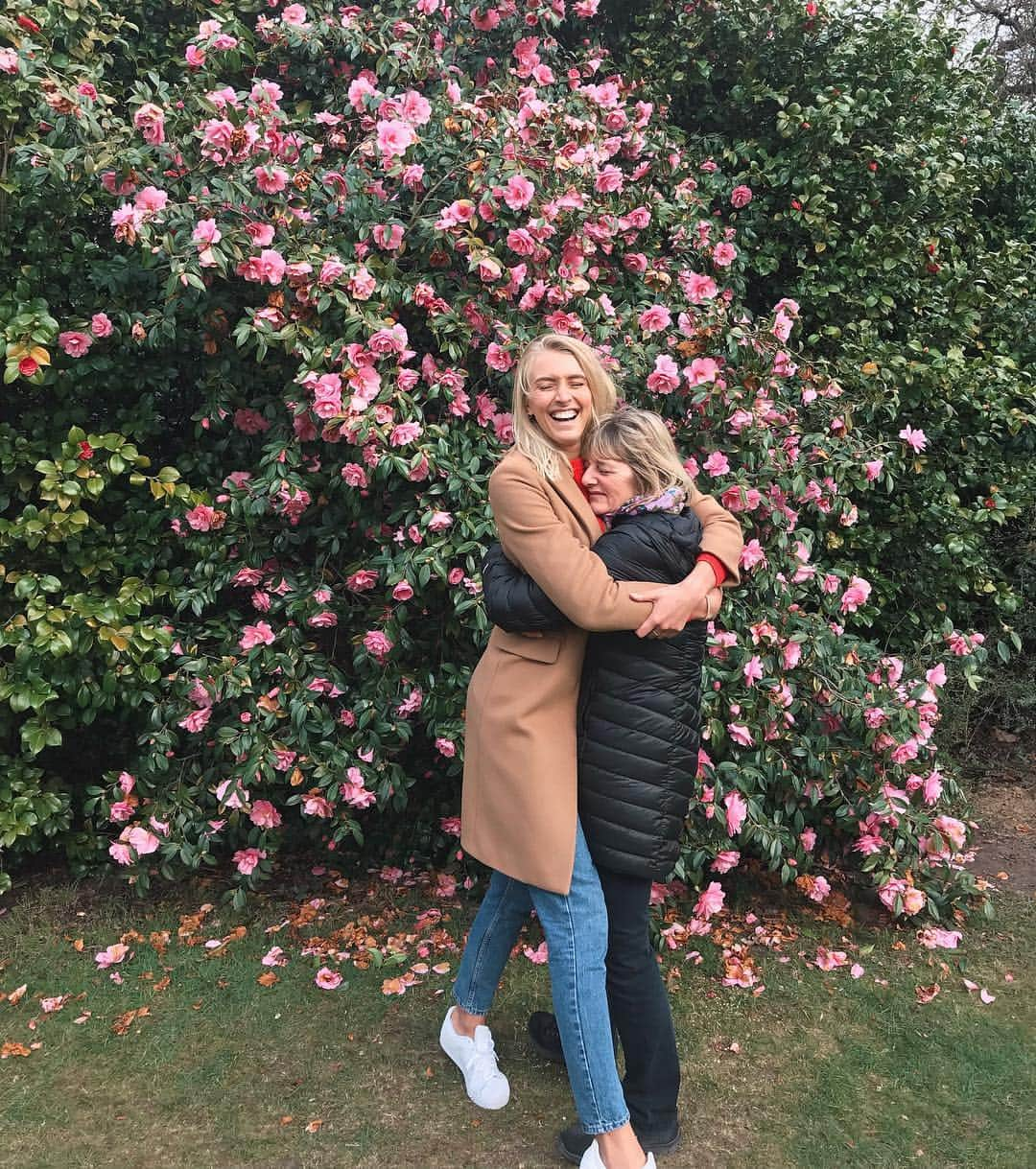 Zanna Van Dijkさんのインスタグラム写真 - (Zanna Van DijkInstagram)「A beautiful day in a beautiful city 🌸Today my parents and I explored Greenwich and damn - it exceeded our expectations! So much history, huge parks, incredible views, epic architecture and lashings of spring blooms 🌺 London never fails to provide amazing days out, four years into living here and I’m still discovering new places 👏🏼 Where should I explore next? 🌃❤️ #exploregreenwich #greenwichpark #springblooms #spring #springflowers #londonlife #lovelondon #liveldn #ldndayout #familytime #visitlondon #visitengland」3月27日 1時09分 - zannavandijk