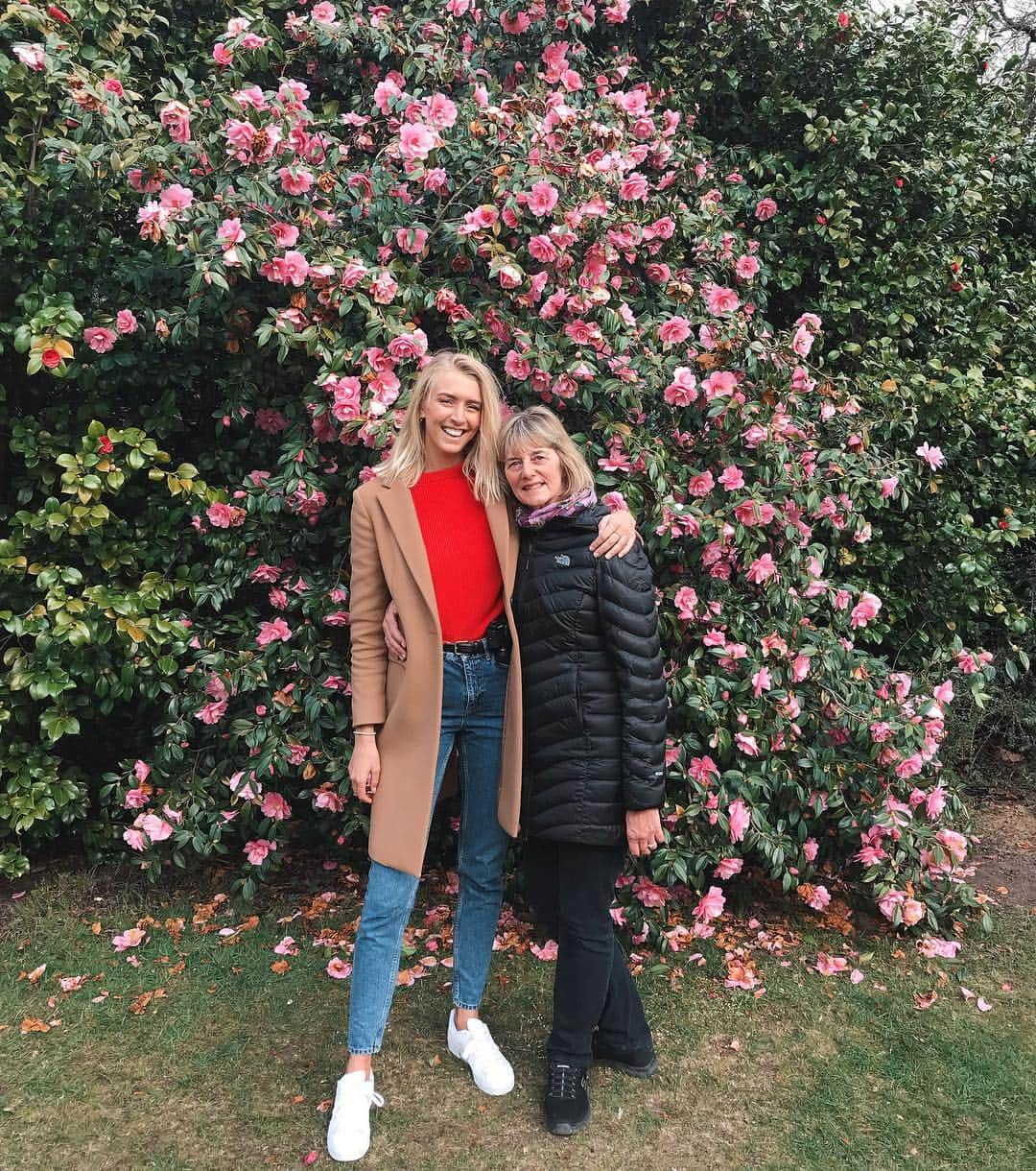 Zanna Van Dijkさんのインスタグラム写真 - (Zanna Van DijkInstagram)「A beautiful day in a beautiful city 🌸Today my parents and I explored Greenwich and damn - it exceeded our expectations! So much history, huge parks, incredible views, epic architecture and lashings of spring blooms 🌺 London never fails to provide amazing days out, four years into living here and I’m still discovering new places 👏🏼 Where should I explore next? 🌃❤️ #exploregreenwich #greenwichpark #springblooms #spring #springflowers #londonlife #lovelondon #liveldn #ldndayout #familytime #visitlondon #visitengland」3月27日 1時09分 - zannavandijk