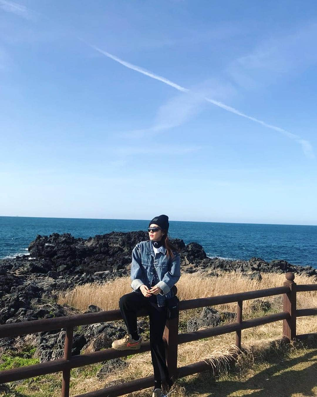 ダラ さんのインスタグラム写真 - (ダラ Instagram)「🌊🌴🌼 유채꽃이 피었다.」3月27日 1時10分 - daraxxi