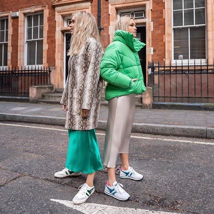 のインスタグラム：「More fabulous styling from @oliviaandalice_ 🙌🏽check out our stories to watch them style the Badminton and Daytona trainers! 👟 #styling #bloggerstyle #styleinspo #ootd」