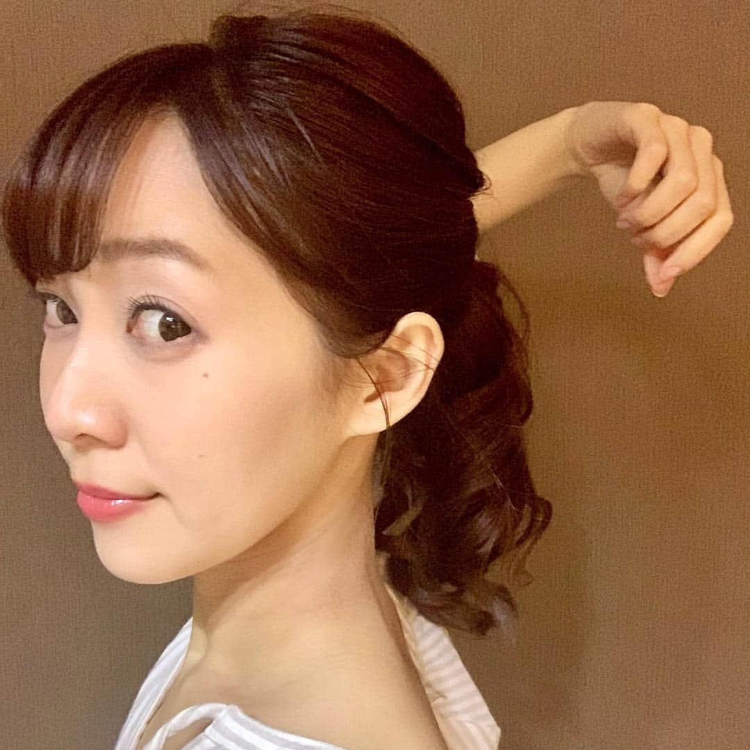 小野澤玲奈さんのインスタグラム写真 - (小野澤玲奈Instagram)「完璧フォルムなポニーテール🐴 自分じゃできないよお！ . 🐴く撮ろうとしてたら、腕の位置。。謎 . #いつもありがとうございます  #ポニーテール  #ヘアアレンジ  #🐴」3月27日 1時24分 - reina.onozawa