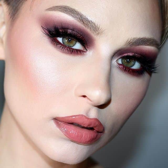 wet'n wild beautyさんのインスタグラム写真 - (wet'n wild beautyInstagram)「@alexandra_anele knows how to create a STUNNING eye with the help of our Limited Edition Rebel Rose Color Icon Eyeshadow Quad in Bed of Roses🌹 What's your go-to makeup look?!⠀⠀⠀⠀⠀⠀⠀⠀⠀ ⠀⠀⠀⠀⠀⠀⠀⠀⠀ #wetnwildbeauty #crueltyfree #makeup #beauty #RebelRose」3月27日 1時32分 - wetnwildbeauty