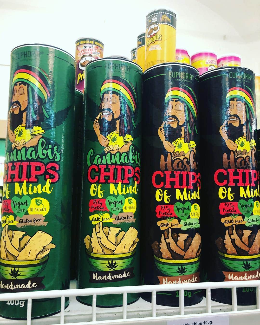 コンスタンス・ジマーさんのインスタグラム写真 - (コンスタンス・ジマーInstagram)「Favorite finds in a #Prague grocery store...CZ magnets (obviously), Cannabis potato chips and a bottle that Flips you off! #czech」3月27日 1時45分 - constancezimmer