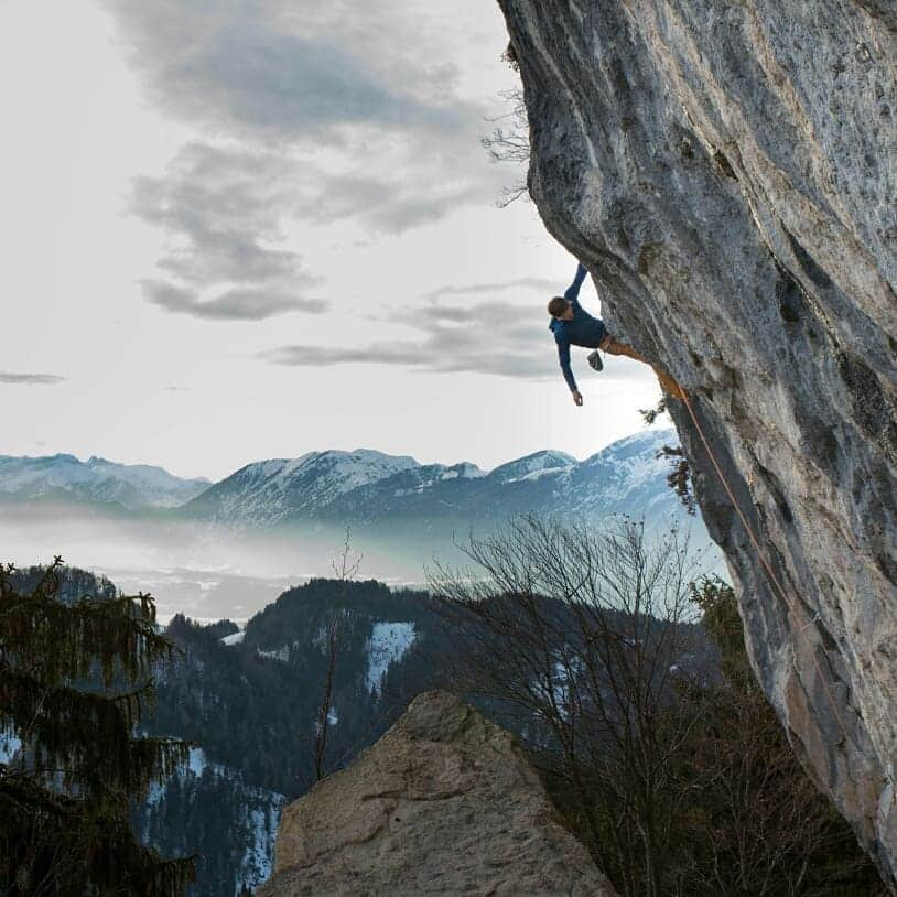 ヨルグ・バーホーベンさんのインスタグラム写真 - (ヨルグ・バーホーベンInstagram)「'Mantra' (8c+). I'm rediscovering sportclimbing in Tyrol, and with strong guys like @roland_hemetzberger putting up many hard new routes, it's like running around Ikea if you're into couches and kitchens. Motivation is high! Sunburn level is high too 😅 Thanks a bunch @tobias_lanzanasto for both the patient belays and shooting some 📸!」3月27日 1時41分 - jorgverhoeven