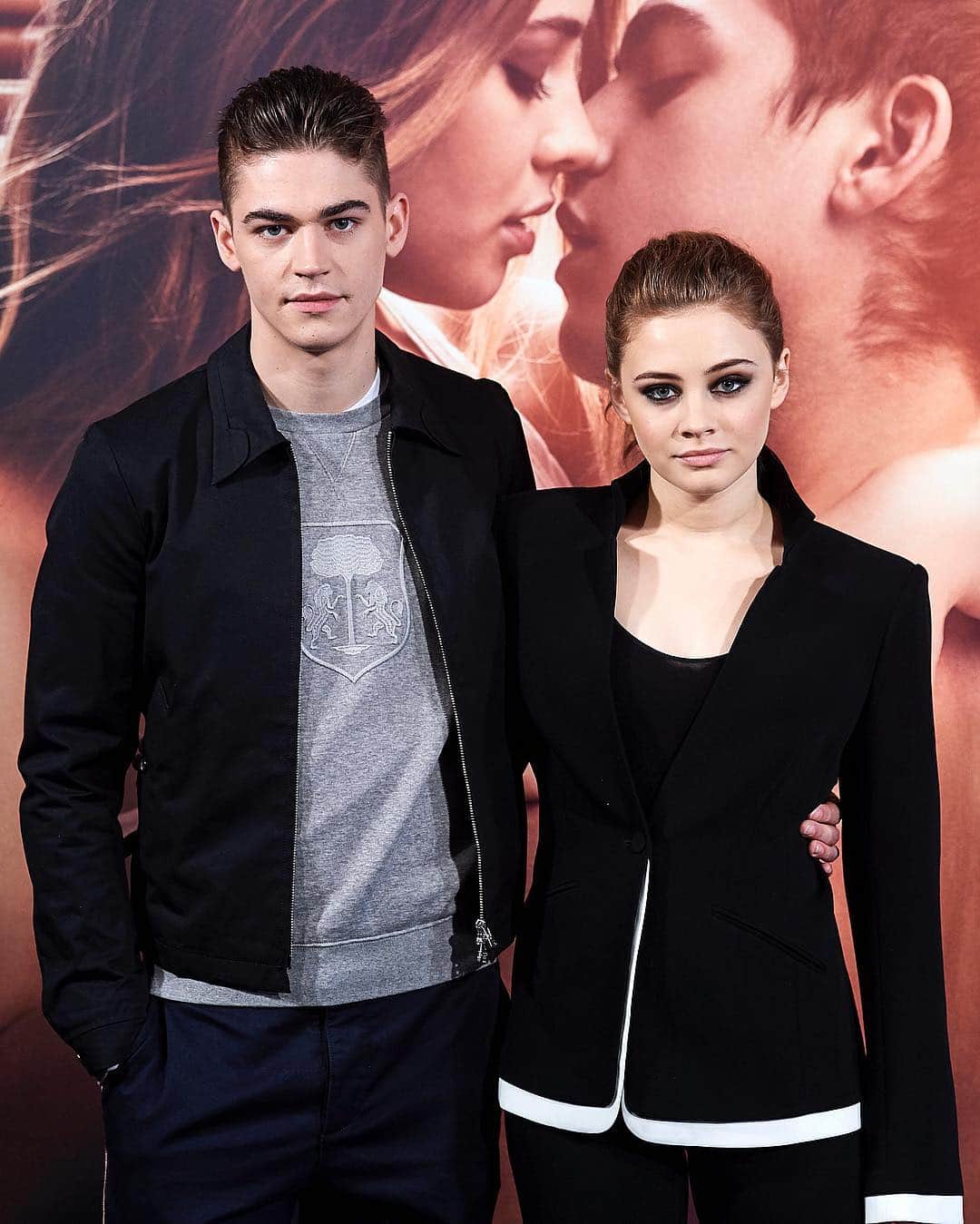 Just Jaredさんのインスタグラム写真 - (Just JaredInstagram)「@hero_ft and @josephinelangford pose together at the @aftermovie photocall in Madrid. #HeroFiennesTiffin #JosephineLangford #After Photos: Getty」3月27日 1時42分 - justjared