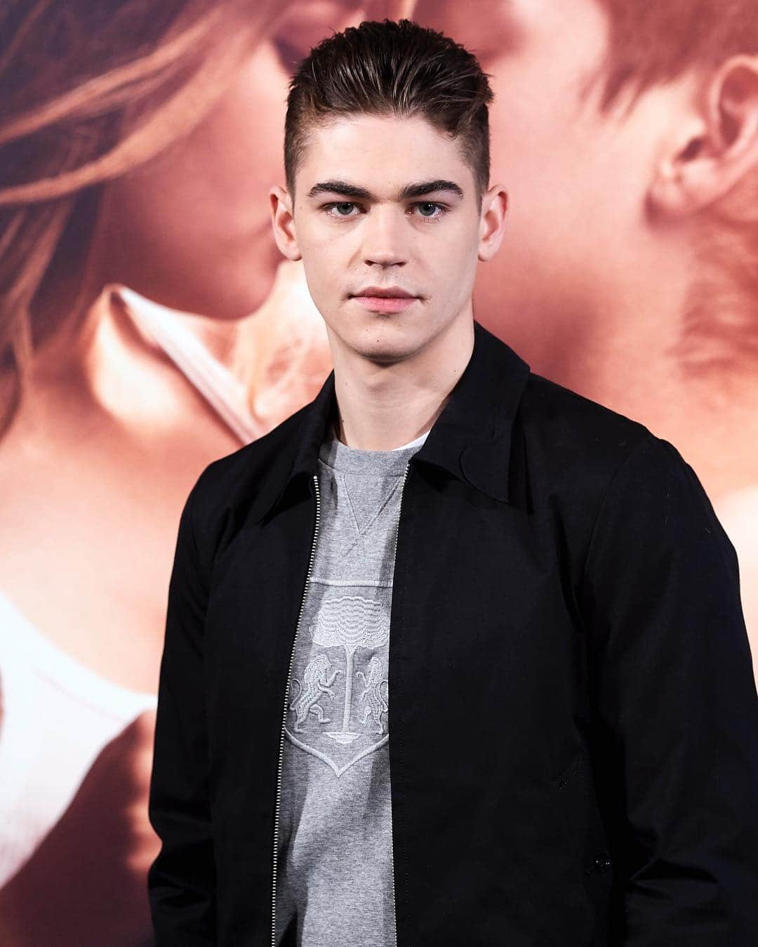 Just Jaredさんのインスタグラム写真 - (Just JaredInstagram)「@hero_ft and @josephinelangford pose together at the @aftermovie photocall in Madrid. #HeroFiennesTiffin #JosephineLangford #After Photos: Getty」3月27日 1時42分 - justjared