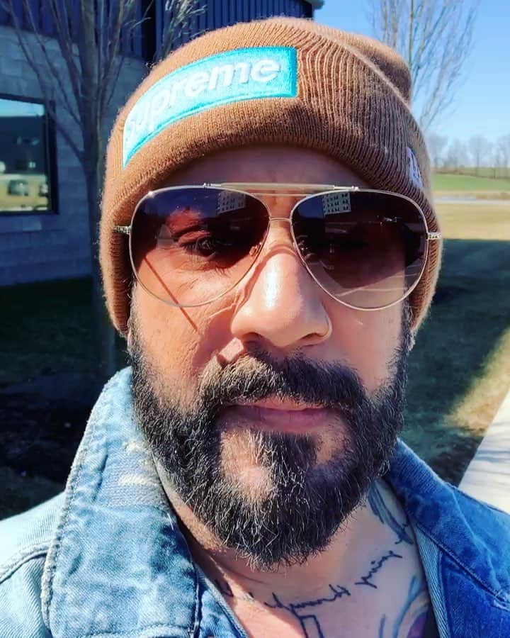 A.J.のインスタグラム：「Next Friday! Cannot wait to perform for you guys with my country band and am so thrilled to have @laurenalaina @cassadeepope @jimmieallen & @tayhamradio from @955thebull hosting! See you in Vegas... Tix & VIP : AJMcLean.com/events @tigilleys」