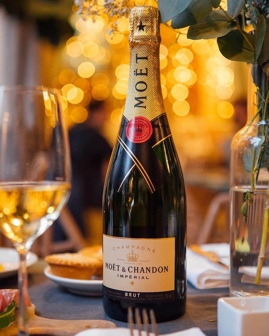 Moët & Chandon Officialさんのインスタグラム写真 - (Moët & Chandon OfficialInstagram)「What Tuesdays are made of. #MoetMoment #MoetImperial #Dinner . This material is not intended to be viewed by persons under the legal alcohol drinking age or in countries with restrictions on advertising on alcoholic beverages. ENJOY MOET RESPONSIBLY」3月27日 2時00分 - moetchandon