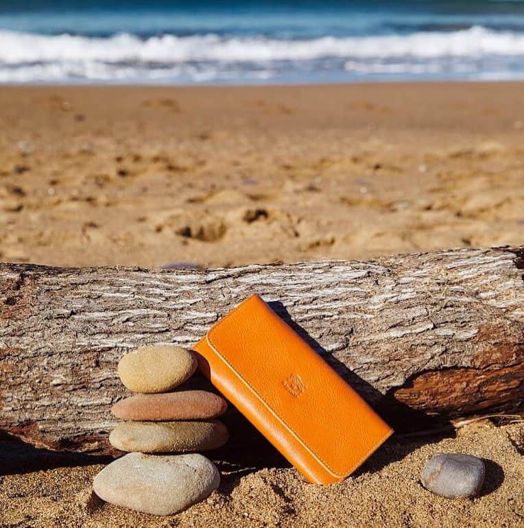 イルビゾンテのインスタグラム：「Natural tanning ! ☆ #ILBISONTE」