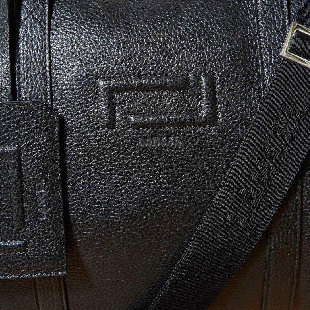 のインスタグラム：「Les détails font la perfection. Small details are always the most important. #GrandHôtelbyLancel #BeautyAndDesign  #Lancel」