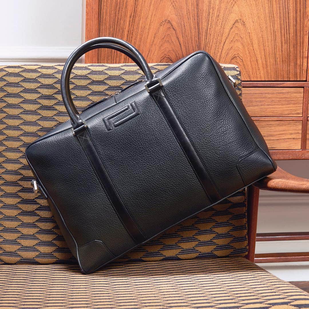 のインスタグラム：「Moderne et élégant… On dit souvent que notre sac nous ressemble ! Need this bag for my next business trip! #GrandHôtelbyLancel #BeautyAndDesign  #Lancel」