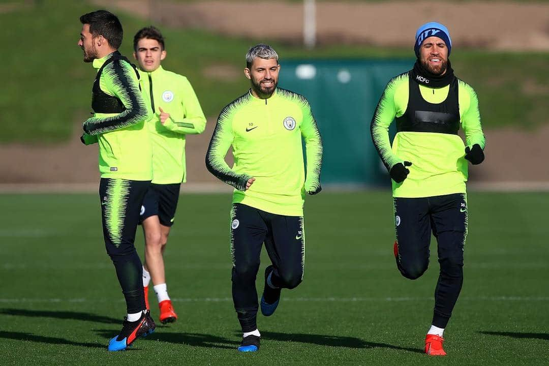 ニコラス・オタメンディさんのインスタグラム写真 - (ニコラス・オタメンディInstagram)「De regreso a los entrenamientos #manchestercity #entrenamiento #mancity ⚽️👊🏻 @mancity」3月27日 2時21分 - nicolasotamendi30