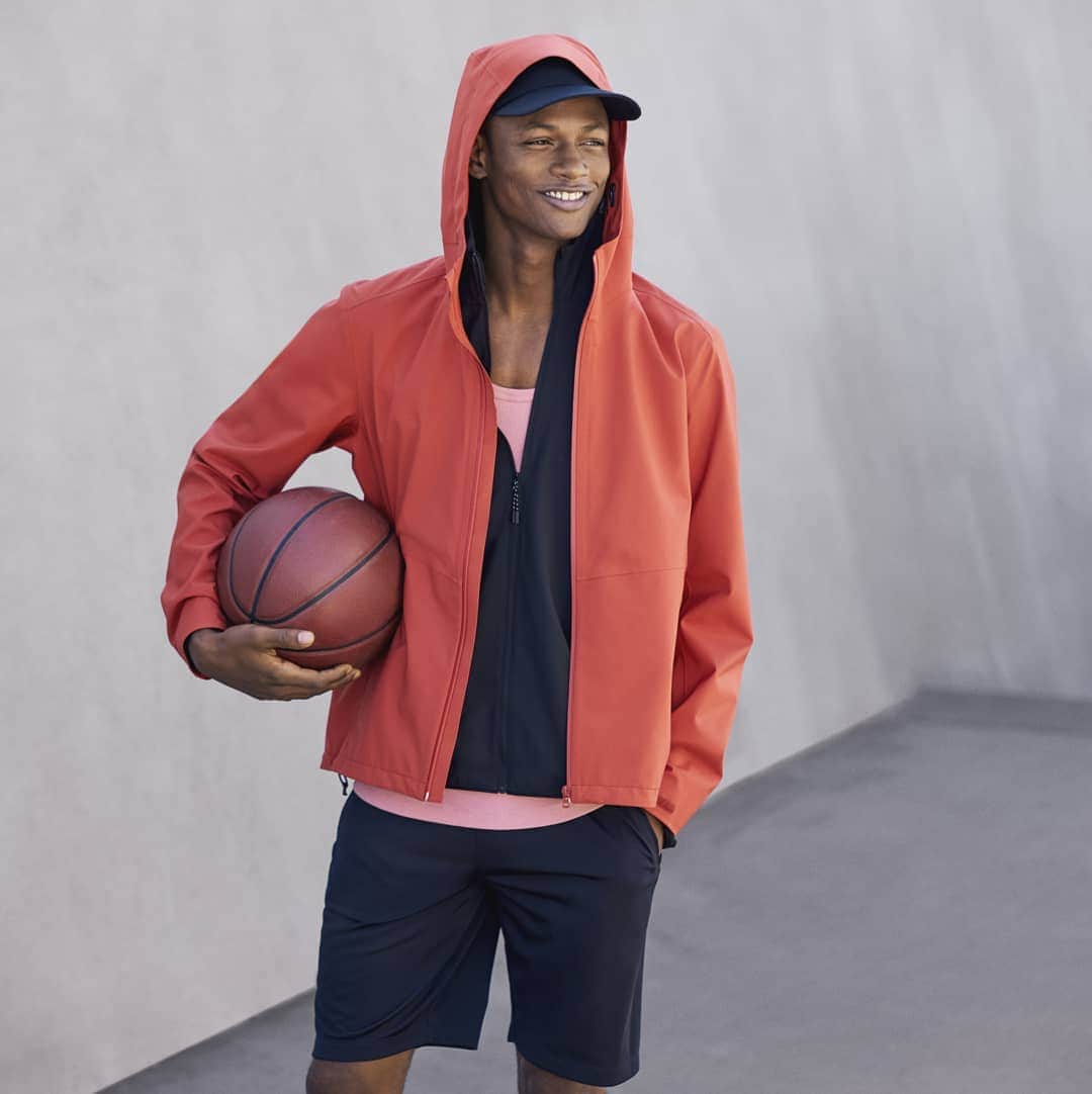 のインスタグラム：「Stay active, rain or shine. UNIQLO BLOCKTECH now on offer from £39.90.  Limited offer available until 03/04/19. #Uniqlo #LifeWear #UniqloLifeWear #BLOCKTECH」