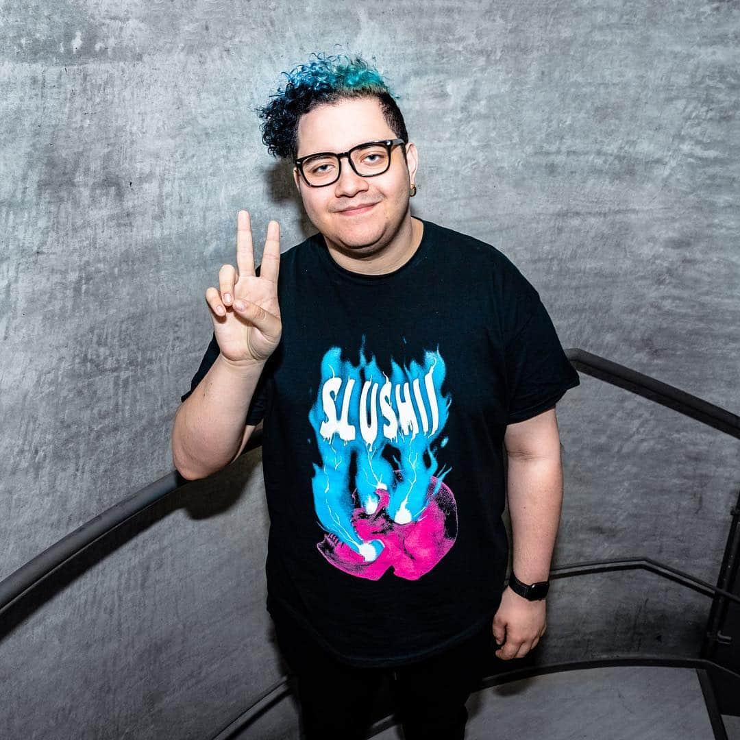 スラッシーさんのインスタグラム写真 - (スラッシーInstagram)「New Merch is up on my site! Check it out at slushii.com 🖤」3月27日 2時26分 - slushii