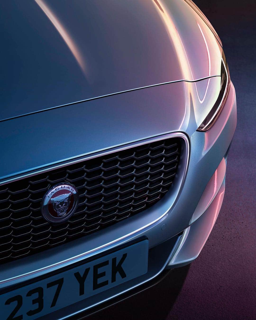 Jaguarさんのインスタグラム写真 - (JaguarInstagram)「Stylish good looks, precision engineering and a palpable sense of excitement. Search 'New Jaguar XE' to explore our #luxury #sports #saloon. #Premium #Design #Sports #Saloon #AWD #SportsCar #CarsofInstagram #InstaCar」3月27日 2時27分 - jaguar