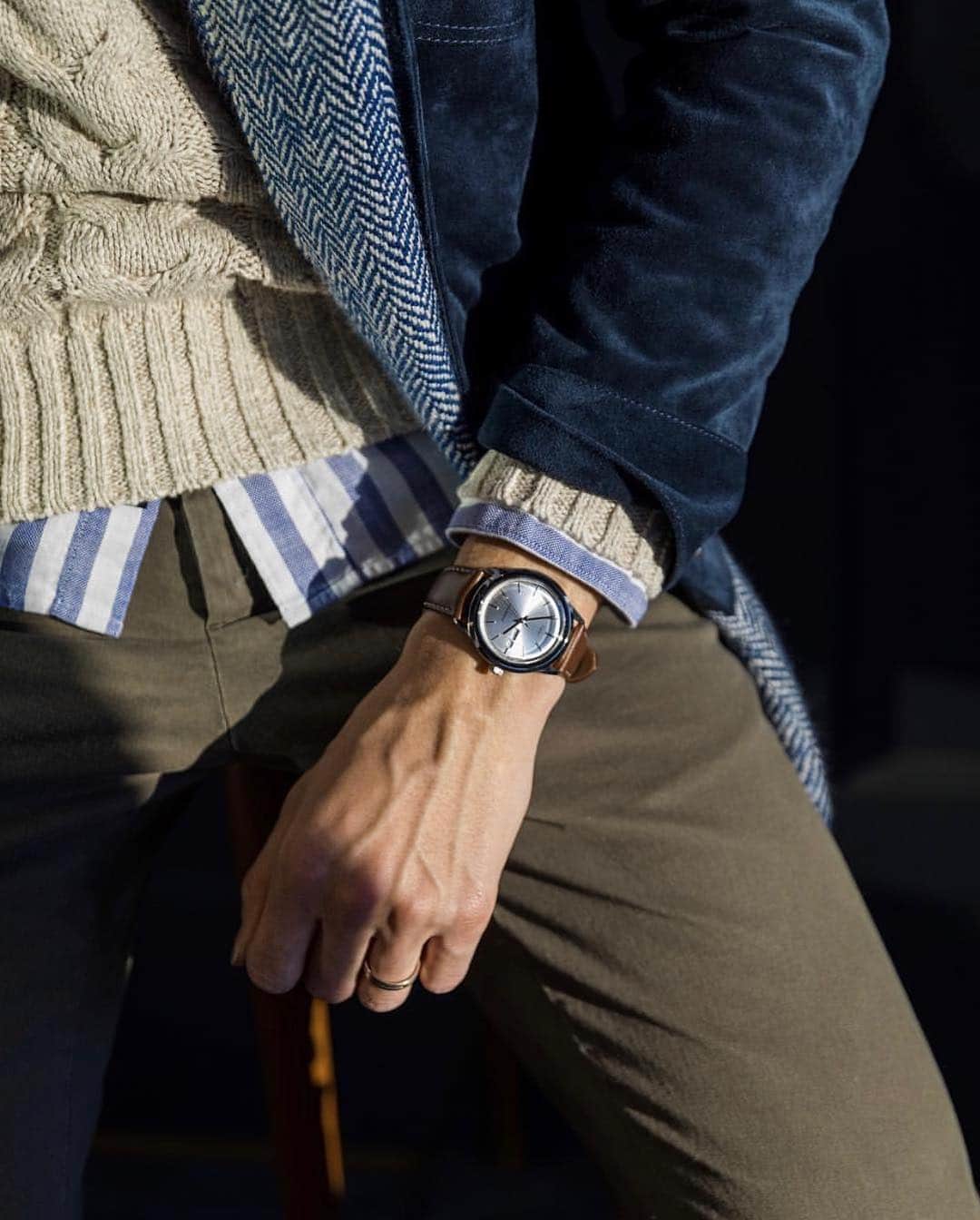 のインスタグラム：「It’s time to lighten up those layers for spring! Remember to complete your look with a timepiece. | #ToddSnyder - Photo by: @bchanism / @moodsbymark」