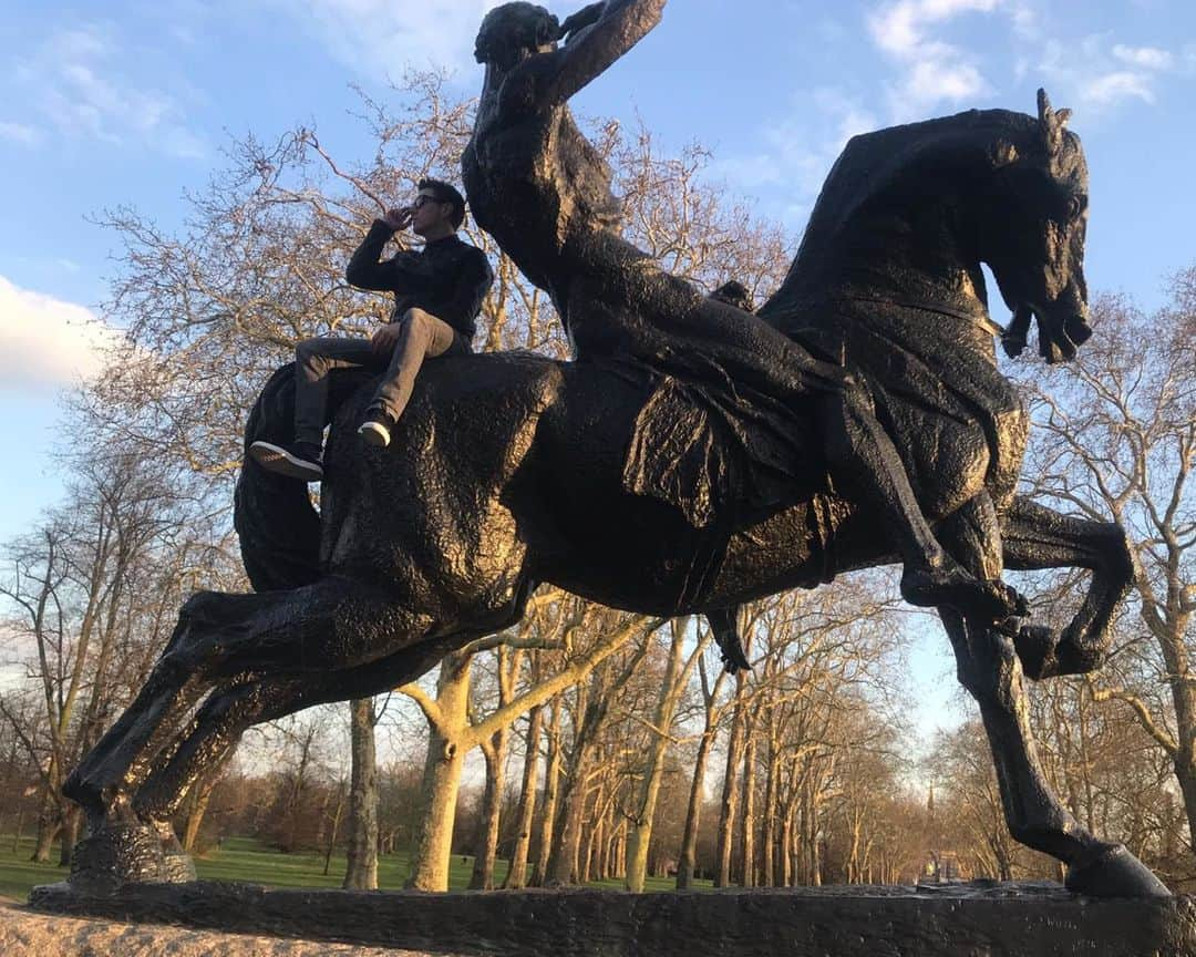 The Scriptさんのインスタグラム写真 - (The ScriptInstagram)「Horsing around in Hyde Park on my day off... 👍🏼」3月27日 2時43分 - thescriptofficial