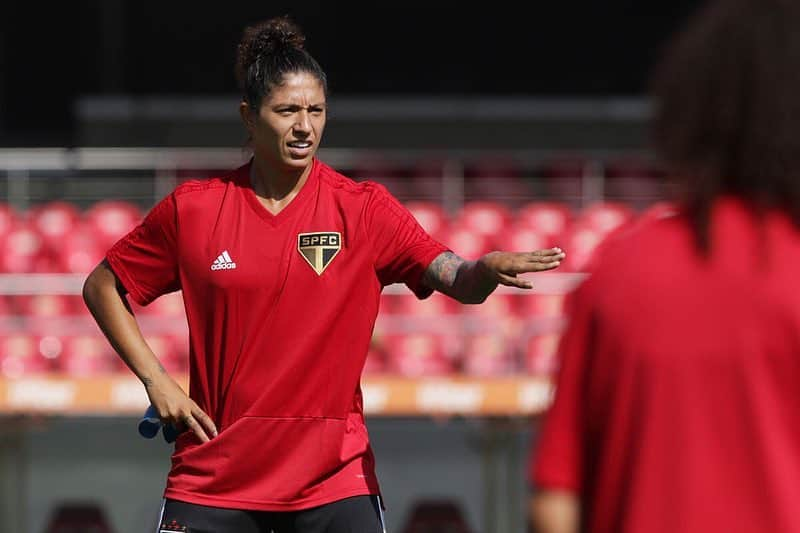 São Paulo FCさんのインスタグラム写真 - (São Paulo FCInstagram)「Futebol feminino em ação! A equipe do Tricolor treinou na manhã desta terça-feira (26) no Morumbi, visando a estreia no Campeonato Brasileiro A2 nesta quarta-feira (27), às 15h, no CFA Laudo Natel, em Cotia, contra o América-MG, com entrada livre para a torcida. Após as atividades, a atacante Cristiane foi apresentada à imprensa e concedeu entrevista coletiva. “É uma honra defender esse clube gigante”, falou a camisa 11. #FutebolFemininoTricolor #VamosSãoPaulo 🇾🇪 ‪⠀⠀⠀⠀⠀⠀⠀⠀⠀‬ 📸 Rubens Chiri / saopaulofc.net」3月27日 3時11分 - saopaulofc