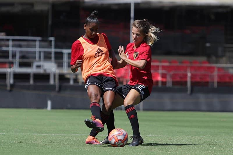 São Paulo FCさんのインスタグラム写真 - (São Paulo FCInstagram)「Futebol feminino em ação! A equipe do Tricolor treinou na manhã desta terça-feira (26) no Morumbi, visando a estreia no Campeonato Brasileiro A2 nesta quarta-feira (27), às 15h, no CFA Laudo Natel, em Cotia, contra o América-MG, com entrada livre para a torcida. Após as atividades, a atacante Cristiane foi apresentada à imprensa e concedeu entrevista coletiva. “É uma honra defender esse clube gigante”, falou a camisa 11. #FutebolFemininoTricolor #VamosSãoPaulo 🇾🇪 ‪⠀⠀⠀⠀⠀⠀⠀⠀⠀‬ 📸 Rubens Chiri / saopaulofc.net」3月27日 3時11分 - saopaulofc