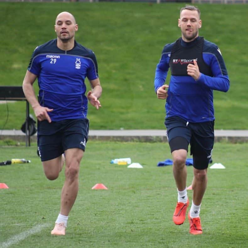 ヨアン・ベナルアンのインスタグラム：「Training day @officialnffc #coyr #reds @milosevicalex #nottingham #nottinghamforest #yb29pablopicasso #hitmanbenalouane #workhard @adidas 🔴🦅」
