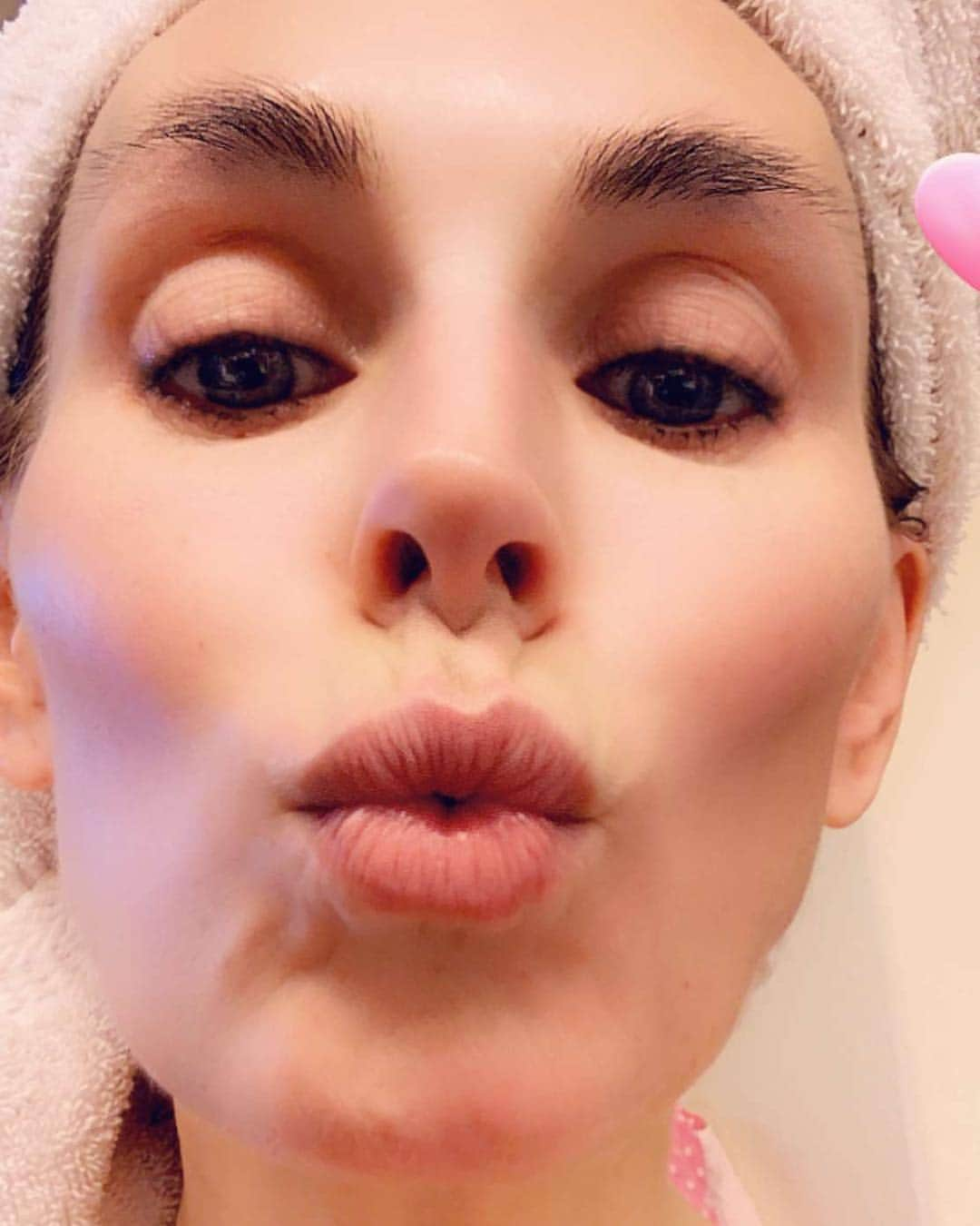 ターニャ・テイトさんのインスタグラム写真 - (ターニャ・テイトInstagram)「A real kiss from me... I don’t have any “private” accounts only legit if it’s written in my @tanyatate bio. I have tagged my legite accounts in this image. No I don’t have a “private” Tanya Tate account. So if you are following a fake you better report it. I get bored saying it everytime... but please just keep reporting the fakes 💋」3月27日 14時15分 - tanyatate