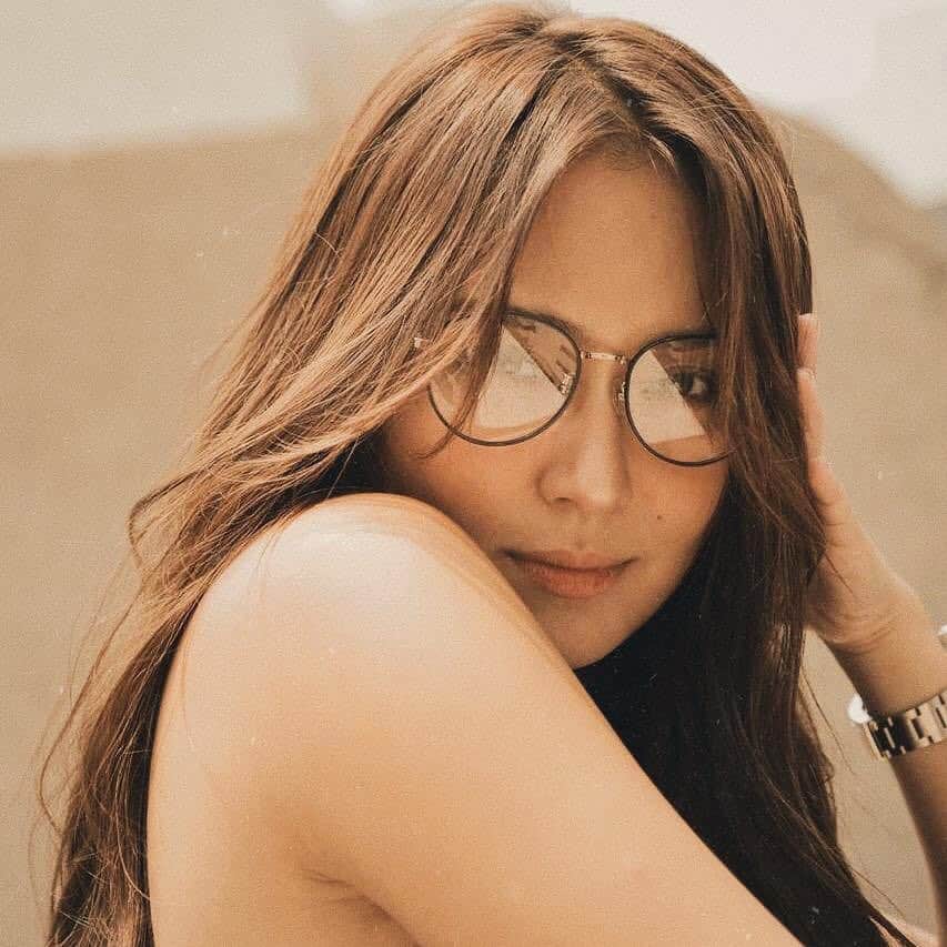 Kathryn Bernardoさんのインスタグラム写真 - (Kathryn BernardoInstagram)「Another year, another milestone, another family. Happy to be part of the Ideal Vision Family. 🤓❤️ #idealvision #idealtogether  #idealcare」3月27日 12時44分 - bernardokath