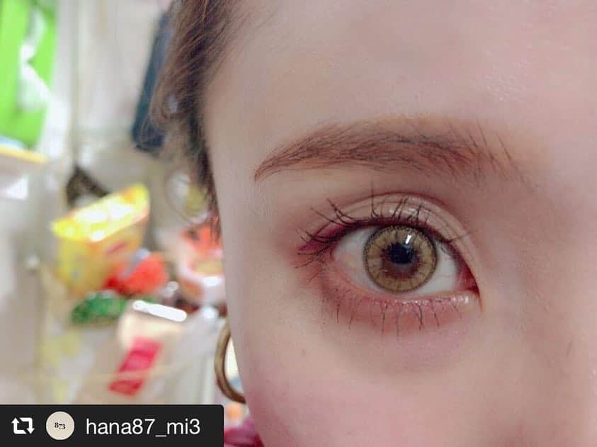 オンラインコンタクトさんのインスタグラム写真 - (オンラインコンタクトInstagram)「美容師で人気のインスタグラマー @hana87_mi3 さんに『N's Collection (エヌズコレクション )』レモネードのカラコン着画レポいただきました👀💛 * N's COLLECTIONは 渡辺直美さんプロデュースのカラコン❤️ * 「黒目を大きくみせる」「盛る」といった 視点ではなく、もともとの瞳を活かしたまま、 瞳のカラーを変えてメイクを楽しむカラコンを開発♪ * レモネード🍋はハッキリとしたフチに イエローベージュカラーであか抜けた印象に。 着色直径はメーカー非公開ですが、 13.0mm前後という噂です😙✨ 是非お試しください♪ * ▼ エヌズコレクション通販はこちら https://www.online-contact.cc/fs/contact/c/nscollection1day * ご注文は、 @onlinecontact ⇧のTOPからも飛べます☝ ぜひチェックしてください♡ * * 【スペック】 商品名：N's COLLECTION (エヌズコレクション) 使用期間タイプ：1日交換 内容量：10枚入り 直径(DIA)：14.2mm ベースカーブ(BC)：8.6mm 含水率：55％ PWR（度数）：±0.00（度なし）～ -10.00 UVカット：UV-A波75％、UV-B波99％カット * * ==== Repost ==== @hana87_mi3 発色がいいエヌズコレクションの中でも挑戦しやすいレモネード🍋 淡いベージュだけど、ブラウンのフチどりで印象は強め😀 可愛いというよりカッコいいイメージに近いです👌 ばっちりメイクしてないとスッピンでは浮きます。目立ちたい日におすすめ💫💓 つけ心地は柔らかくて良しです👍💘 : #NsCOLLECTION #エヌズコレクション #レモネード #カラコンレポ #メイク  #渡辺直美 さんプロデュース #カラコン#ハーフカラコン#ベージュカラコン#カラーメイク#色素薄い系#オレンジメイク#赤メイク#ピンクメイク#カラーライン#カラーライナー#アイシャドウ#アイライン#アイメイク#アイブロウ#自まつ毛#派手メイク  コンタクトはいつも #オンラインコンタクト ( @onlinecontact ) https://www.online-contact.cc/fs/contact/c/nscollection1day」3月27日 12時47分 - onlinecontact