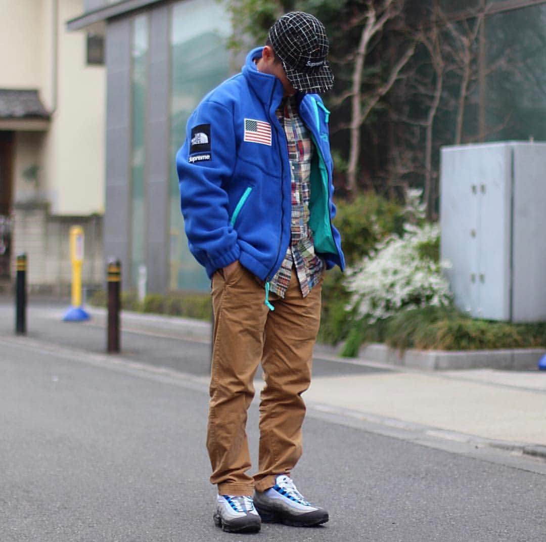 のインスタグラム：「. . . #ジャパスニピックアップ . . . model➡️ @taisuke0308 👟 #NIKE #Airmax95  を使った#スニーカーコーデ ✨✨ ぜひ皆さんも参考にしてみては？💥💥 . . . #ジャパスニ #ジャパスニ女子 #ジャパスニピックアップ #sneaker #kicks #スニーカー #スニーカーコーデ #スニーカー男子 #スニーカー女子 #ナイキ #ナイキスニーカー #Airmax #Airmax95 #エアマックス #エアマックス95  #supreme #supremenyc #シュプリーム #northface #supremenorthface」