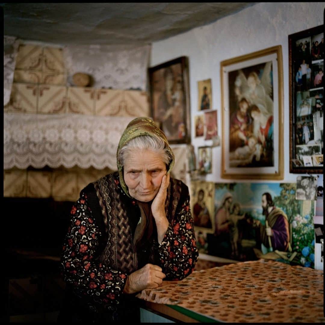 のインスタグラム：「Photo by Anastasia Taylor-Lind @anastasiatl | Ioana Timon (74), a mother of 10, is a recipient of the communist “Mama Eroina” medal of maternity, which was given to women with large families during Ceausescu’s era. Ceausescu banned contraception and abortion, forcing birthrates to be unnaturally high until they dropped dramatically and immediately after his death and the collapse of communism in 1989. Valea Grecului village, Moldova region, Romania. 2013. From an as-yet unpublished project, "Negative Zero: Europe's Declining Populations."」